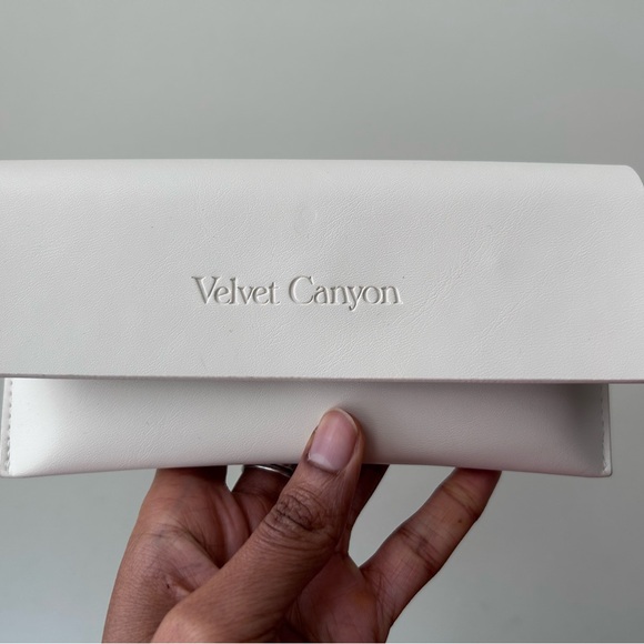 Velvet Canyon Sunglasses - Picture 3 of 4